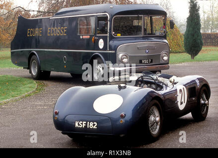 1959 Ecurie Ecosse Commer T3 Transporter con C tipo Jaguar Foto Stock