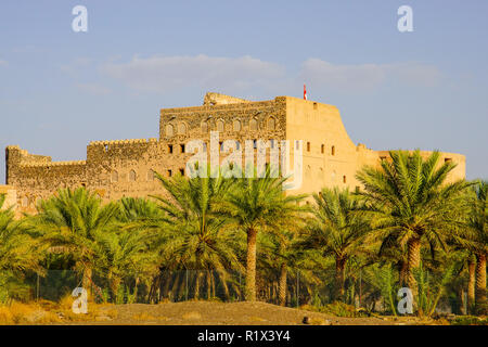 Vista del suggestivo castello Jabreen, Nizwa, Oman. Foto Stock