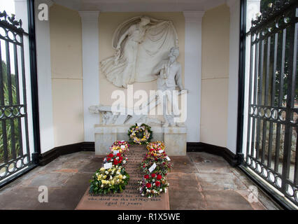 Dumfries, Dumfries & Galloway, Scozia. Robert Burns mausoleo di St Michael nel sagrato. Foto Stock