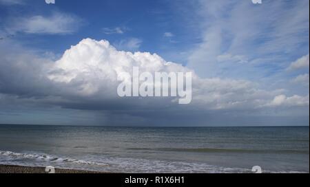 Gigantesca nube tempesta su Mare del Nord Foto Stock