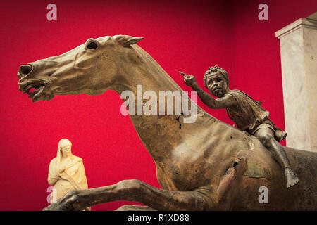 Jockey di Artemision, trovati in un naufragio al largo di Capo Artemision, nel nord Eubea. Foto Stock