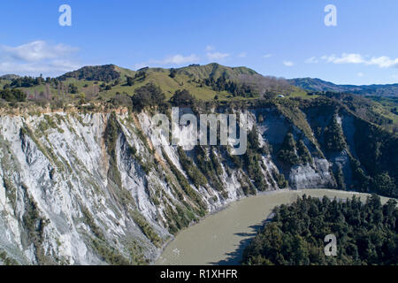 Fiume Rangitikei e White Cliffs, vicino Mangaweka, Rangitikei, Isola del nord, Nuova Zelanda - aerial Foto Stock