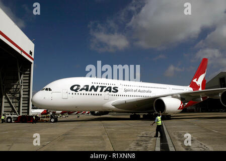 Qantas accoglie il suo primo A380 jet in Australia. Il velivolo, chiamato dopo 92 anni di aviazione australiana pioneer Nancy-Bird Walton, volò dal quartier generale di Airbus a Tolosa, Francia, via Singapore, a Sydney (Kingsford Smith) Aeroporto. Sydney, Australia. 21.09.08. Foto Stock