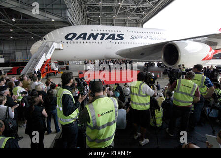 Qantas accoglie il suo primo A380 jet in Australia. Il velivolo, chiamato dopo 92 anni di aviazione australiana pioneer Nancy-Bird Walton, volò dal quartier generale di Airbus a Tolosa, Francia, via Singapore, a Sydney (Kingsford Smith) Aeroporto. Sydney, Australia. 21.09.08. Foto Stock