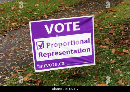 2018 voto proporzionale rappresentanza segno sul prato di una casa in Vancouver, BC, Canada Foto Stock