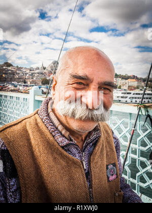 Istanbul, Turchia, 9 Novembre 2012: Turco uomo con i baffi sorprendenti. Foto Stock