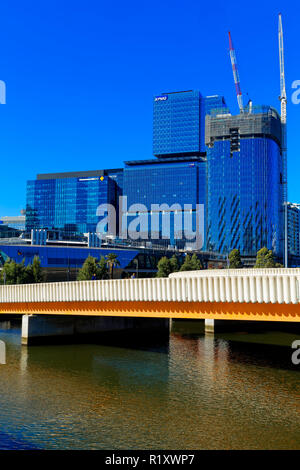 Modo Wurundjeri, Ponte sul Fiume Yarra, Docklands, Melbourne, Victoria, Australia Foto Stock