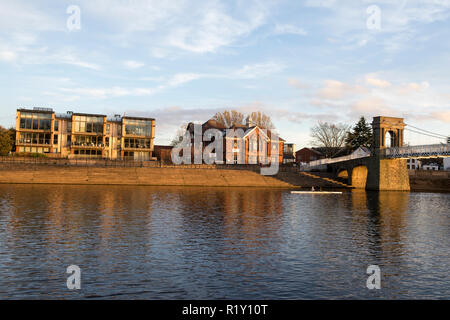 Autunno tramonto a Victoria Embankment IN NOTTINGHAM, NOTTINGHAMSHIRE REGNO UNITO Inghilterra Foto Stock