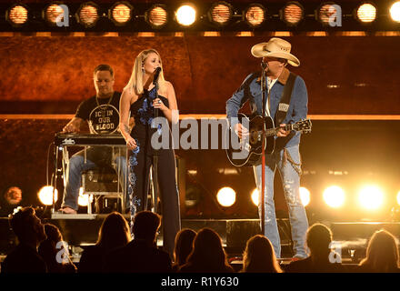 Nashville, TN, Stati Uniti d'America. Xiv Nov, 2018. 14 Novembre 2018 - Nashville, Tennessee - Miranda Lambert, Jason Aldean. 52Nd annuale di CMA Awards, Musica Country più grande notte, tenutosi a Bridgestone Arena. Photo credit: Laura Farr/AdMedia Credito: Laura Farr/AdMedia/ZUMA filo/Alamy Live News Foto Stock