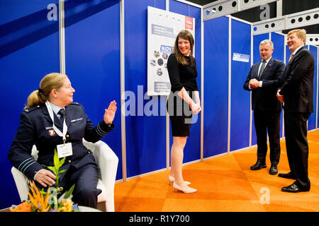 Ahoy Rotterdam, Paesi Bassi. Xv Nov, 2018. Re Willem-Alexander dei Paesi Bassi visiti la trentesima Conferenza olandese della difesa e della sicurezza nel settore Ahoy Rotterdam, Paesi Bassi, 15 novembre 2018. Credito: Patrick van Katwijk/ |/dpa/Alamy Live News Foto Stock