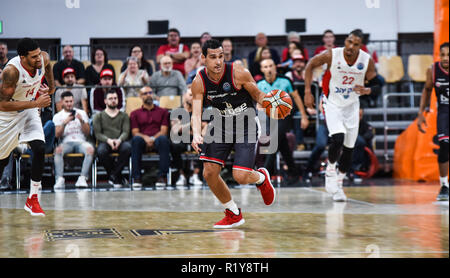 Bamberg, Germania. 14 Novembre 2018 - Pallacanestro, Basket Champions League - Brose Bamberg vs. Hapoel Gerusalemme Deutschland, Bamberg, Brose Arena - 14.11.2018 - Pallacanestro, Basket Champions League - Brose Bamberg vs. Hapoel Gerusalemme - Bild: Nikolaos Zisis (Brose Bamberg, #6) Credito: Ryan Evans/Alamy Live News Foto Stock