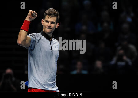 Londra, Regno Unito. Il 15 novembre 2018, l'O2 , Londra, Inghilterra; Nitto ATP World Tour Finals; Dominic Thiem dell'Austria in azione durante il loro match contro Kei Nishikori di Japan Credit: Romena Fogliati/News immagini Credito: News immagini /Alamy Live News Foto Stock