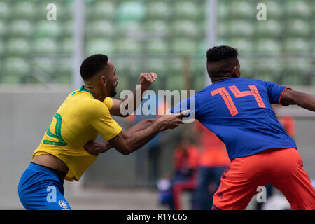 MG - Belo Horizonte - 15/11/2018 - Friendlies Sub 20, Brasile x Colombia - il giocatore Matheus cuneo del Brasile offerta delle controversie con il giocatore Juan Palme della Colombia durante il match in Independencia Stadium. Foto: Marcelo Alvarenga / AGIF Foto Stock