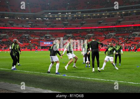 Londra, Regno Unito. 15 Novembre, 2018. Wayne Rooney (2R) di Inghilterra si riscalda prima della International amichevole tra Inghilterra e Stati Uniti al Wembley Stadium il 15 novembre 2018 a Londra, Inghilterra. (Foto di Matt Bradshaw/phcimages) Credit: Immagini di PHC/Alamy Live News Foto Stock