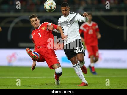 Leipzig, Germania. Xv Nov, 2018. firo: 15.11.2018, calcio, Landerspiel, squadra nazionale, stagione 2018/2019, GER, Germania - RUS, Russia Russia NEUSTADTER versus GNABRY | Utilizzo di credito in tutto il mondo: dpa/Alamy Live News Foto Stock