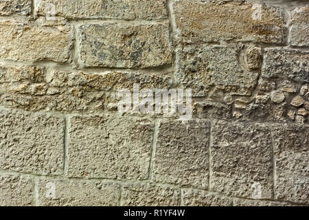 Dettaglio del grigio vecchio muro di pietra con grandi blocchi Foto Stock