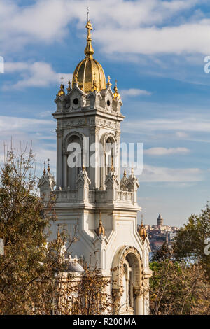 Istanbul, Turchia, Novembre 13, 2012: Bulgaro St Stephen chiesa, conosciuta anche come la Chiesa di ferro, è una chiesa ortodossa bulgara in Balat. Foto Stock