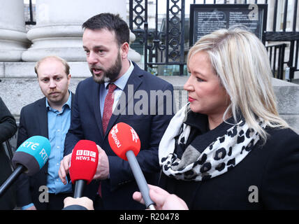 (Da sinistra a destra) Northern Ireland Green Party Leader Steven Agnew, Leader SDLP Colm Eastwood e Sinn Fein vice leader Michelle O'Neill lasciando gli edifici del governo di Dublino, a seguito di una Brexit briefing con il Taoiseach Leo Varadkar. Foto Stock