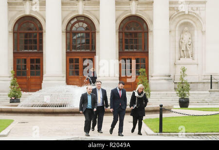 (Da sinistra a destra) Northern Ireland Green Party Leader Steven Agnew, Alliance Party vice leader Stephen Farry, Leader SDLP Colm Eastwood e Sinn Fein vice leader Michelle O'Neill, lasciando gli edifici del governo di Dublino, a seguito di una Brexit briefing con il Taoiseach Leo Varadkar. Foto Stock