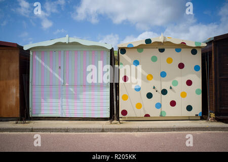 Pittoresca spiaggia di capanne a Frinton on-Mare, Essex Foto Stock