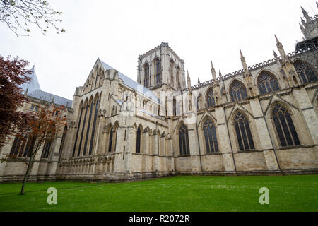 York/Inghilterra - 30 Aprile 2014 - York Minster ampio angolo esterno Foto Stock