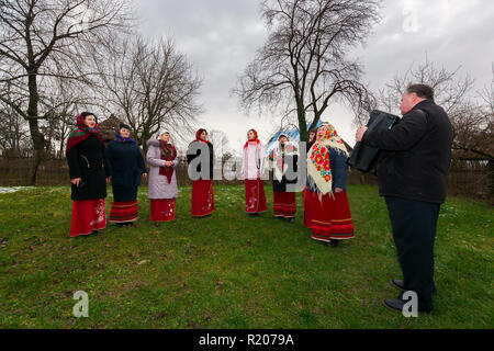 Uzhgorod, Ucraina - 13 Gen 2018: Vasylya festival che celebra nel Museo di architettura popolare e vita. i rappresentanti di Velykyi Bereznyi regione s Foto Stock