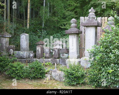 I giardini e pagode di Jojakkoji tempio Buddista offrono un tranquillo rifugio dal caos turistico nel distretto di Arashiyama di Kyoto.