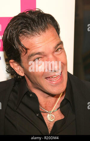 Antonio Banderas 10/14/06 decimo ANNUALE DI LOS ANGELES LATINO FESTIVAL INTERNAZIONALE GABI AWARD GALA - Omaggio a Antonio Banderas @ teatro egiziano, Hollywood foto di Giu Matsuda/HNW / PictureLux (14 ottobre 2006) Foto Stock