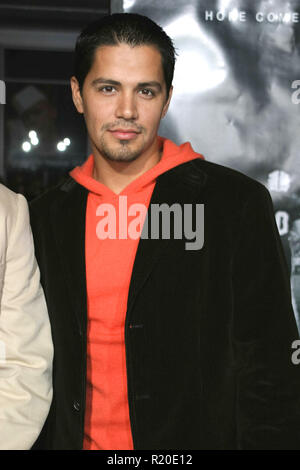 Jay Hernandez 10/07/04 Venerdì notte le luci @ Grauman's Chinese Theater, Hollywood foto di Fukuko Kusakari/HNW / PictureLux (7 ottobre 2004) Foto Stock