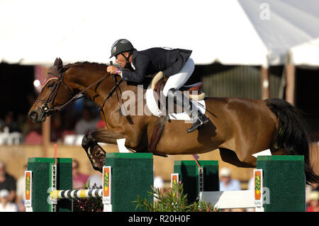 Mostra Nazionale del Cavallo, Rolex Campionato Nazionale di dicembre 2006, Todd Minikus (USA) riding Olinda Foto Stock