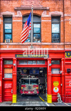 New York City, USA, 2018 maggio, la stazione dei vigili del fuoco FDNY Engine 5 nel centro di Manhattan Foto Stock