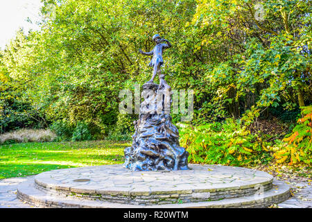 Peter Pan statua in piedi in Hyde Park, London, Regno Unito Foto Stock