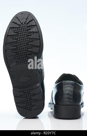 Indietro e suola di scarpe casual isolati su sfondo bianco Foto Stock