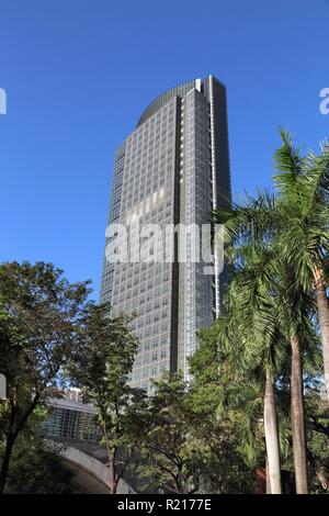 MANILA, Filippine - 28 novembre 2017: Ayala Tower un grattacielo in Makati City Metro Manila, Filippine. Il palazzo è sede di Philip Foto Stock