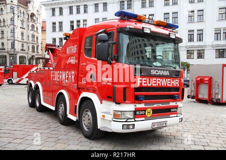 VIENNA - 8 settembre: veicoli antincendio l 8 settembre 2011 a Vienna. Il 9-11 settembre 2011 Feuerwehrfest (Fire Fighters Festival) ha avuto luogo Foto Stock