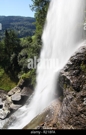 Norvegia Hordaland county. Famosa cascata Steinsdalsfossen. Natura scandinavo. Foto Stock