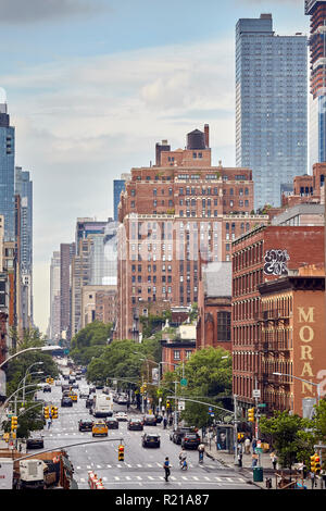 New York, Stati Uniti d'America - 28 Giugno 2018: vista generale del decimo Avenue nel quartiere di Chelsea. Foto Stock