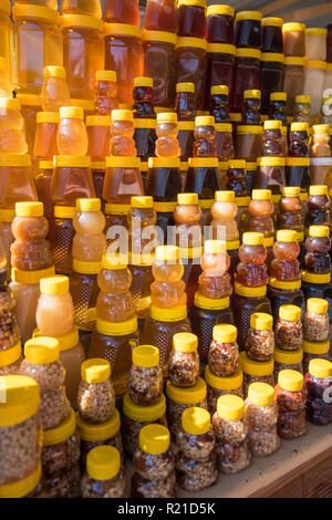 Un sacco di vasi con naturale miele biologico. Regione di Altai Foto Stock