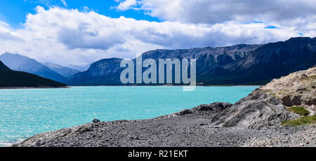 Potente foto da pedemontana per le montagne in Alberta Foto Stock