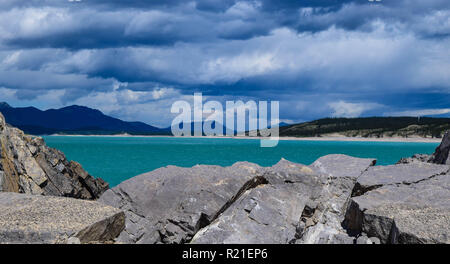 Potente foto da pedemontana per le montagne in Alberta Foto Stock