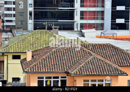 Tetti del quartiere Mariscal quartiere, Quito Pichincha, Ecuador Foto Stock