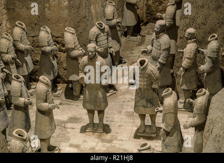 Esercito di Terracotta Warriors sepolto nella tomba imperatore fuori Xian Cina Foto Stock