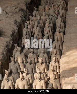 Esercito di Terracotta Warriors sepolto nella tomba imperatore fuori Xian Cina Foto Stock