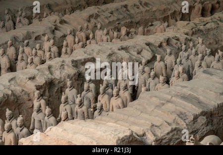 Esercito di Terracotta Warriors sepolto nella tomba imperatore fuori Xian Cina Foto Stock