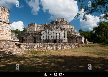 Il Palazzo ovale a Ek Balam (nero Jaquar), un Maya sito archeologico in Yucatan, Messico. Foto Stock