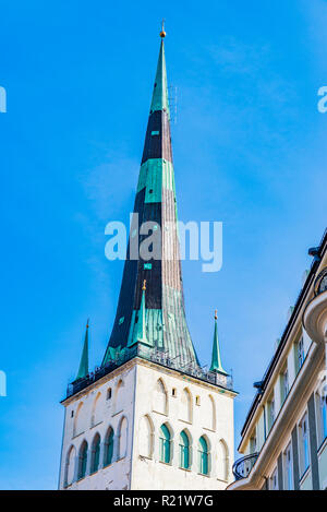 L'altezza della cuspide del campanile di San dell'Olaf o chiesa della chiesa di Sant'Olav. Tallinn, Harju County, Estonia, paesi baltici, Europa. Foto Stock