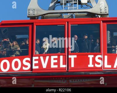 Affollata Roosevelt Island Tram che collega Manhattan con Roosevelt Island Foto Stock