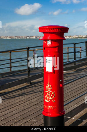 George VI pilastro casella sul molo di Southend. Foto Stock