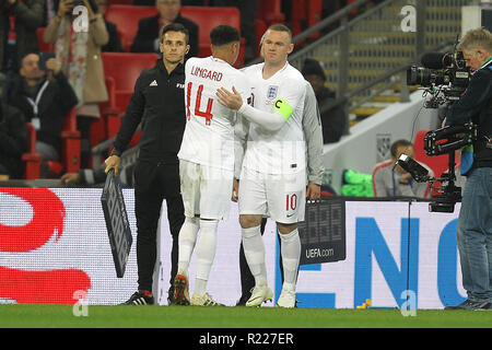 Londra, Regno Unito. 15 Novembre, 2018. Wayne Rooney di Inghilterra si accende come una seconda metà di sostituto di Jesse Lingard (14) durante la International amichevole tra Inghilterra e Stati Uniti al Wembley Stadium il 15 novembre 2018 a Londra, Inghilterra. (Foto di Matt Bradshaw/phcimages) Credit: Immagini di PHC/Alamy Live News Foto Stock