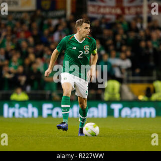 Aviva Stadium, Dublino, Irlanda. Xv Nov, 2018. International Football Friendly, Repubblica di Irlanda contro l'Irlanda del Nord; Seamus Coleman sulla sfera per Rep di credito Irlanda: Azione Plus sport/Alamy Live News Foto Stock